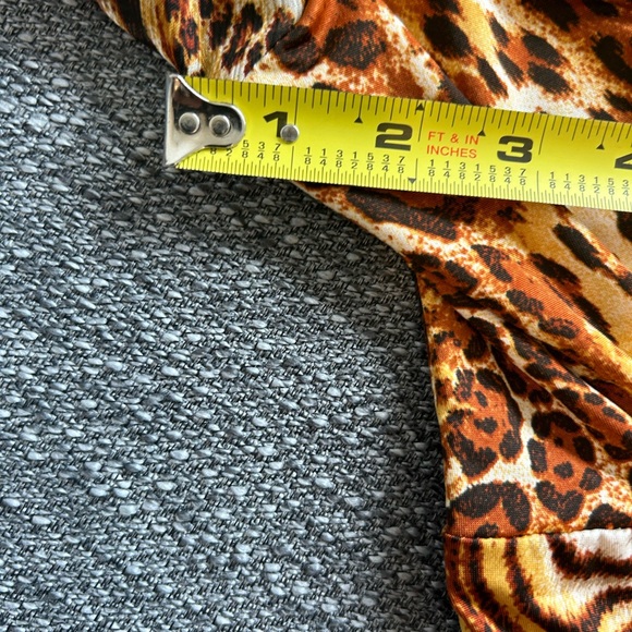 Leopard print dress. Can be use as a blouse with leggings - Picture 8 of 9